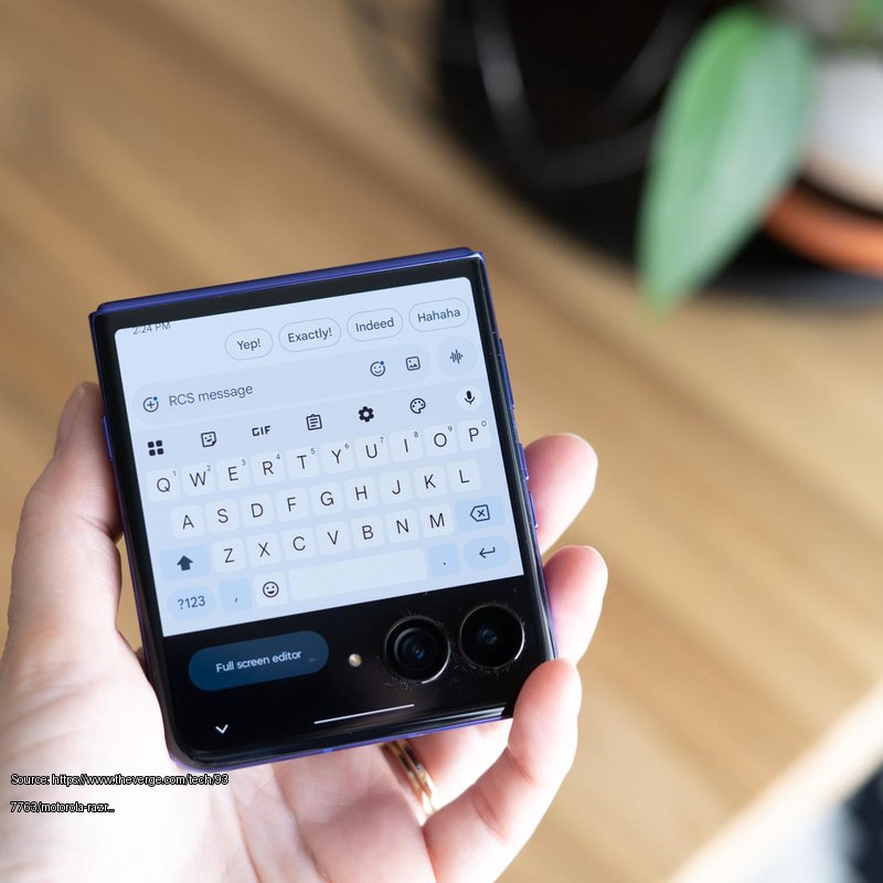 Motorola Razr Ultra 2026 showing texting interface on cover screen - Fair use review image from https://www.theverge.com/tech/937763/motorola-razr-ultra-2026-review-battery-camera